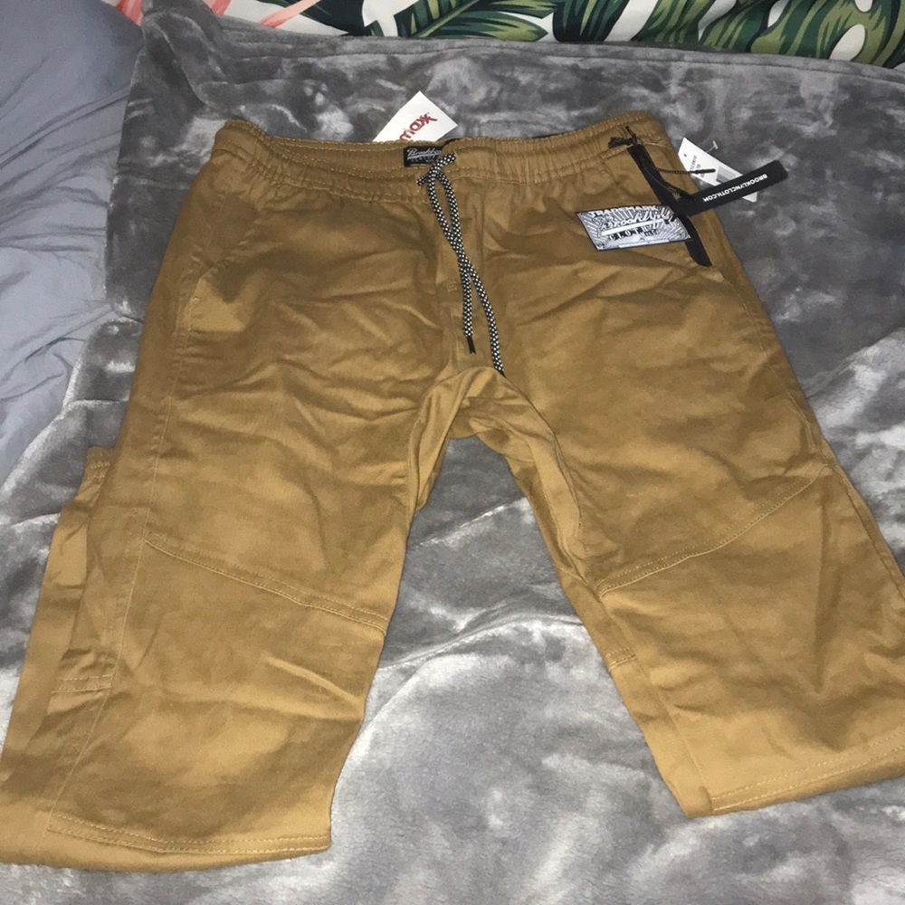 Men’s Khaki Jogger Pants